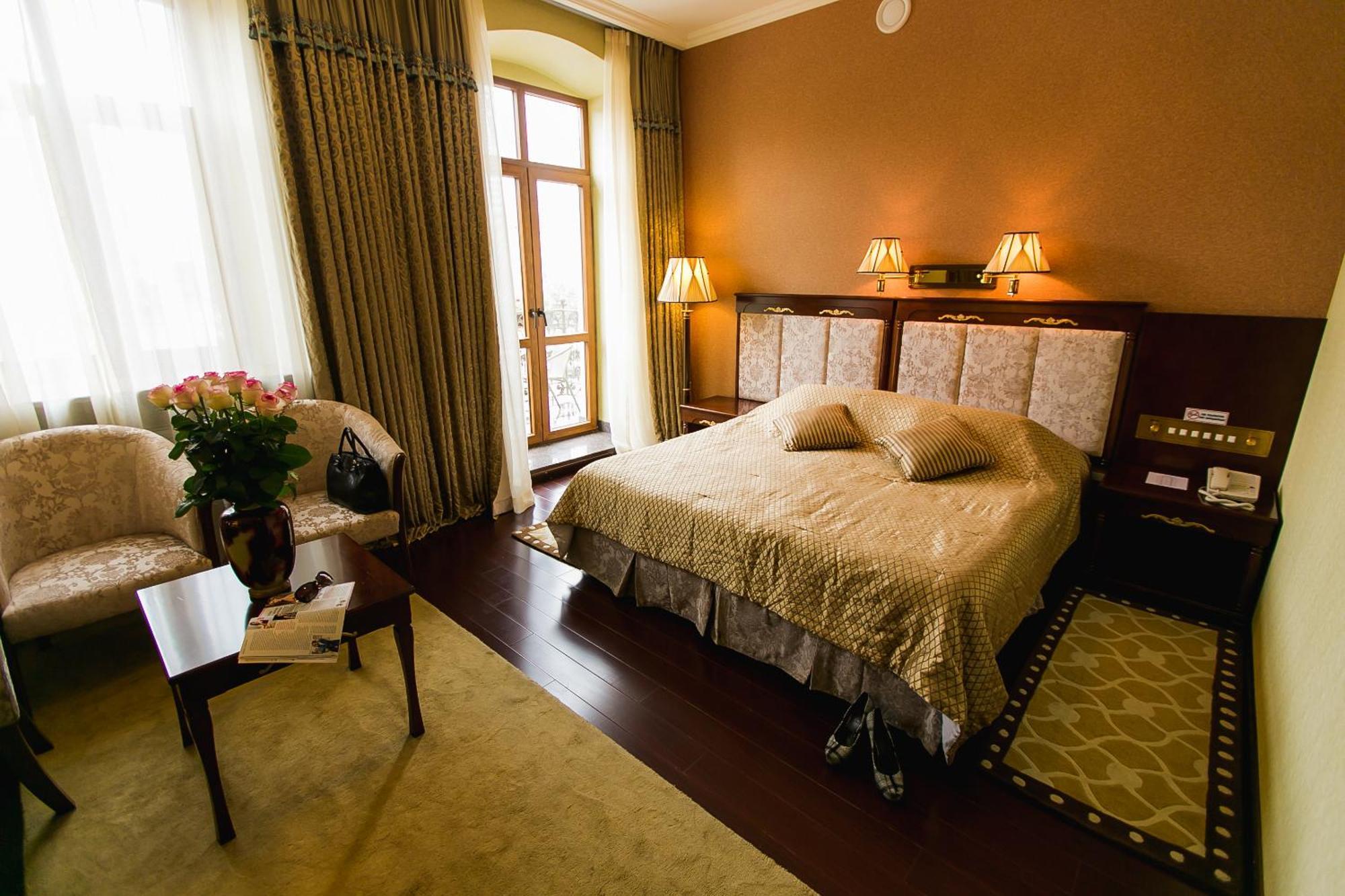 Allureinn Hotel And Spa Chernivtsi Exterior photo