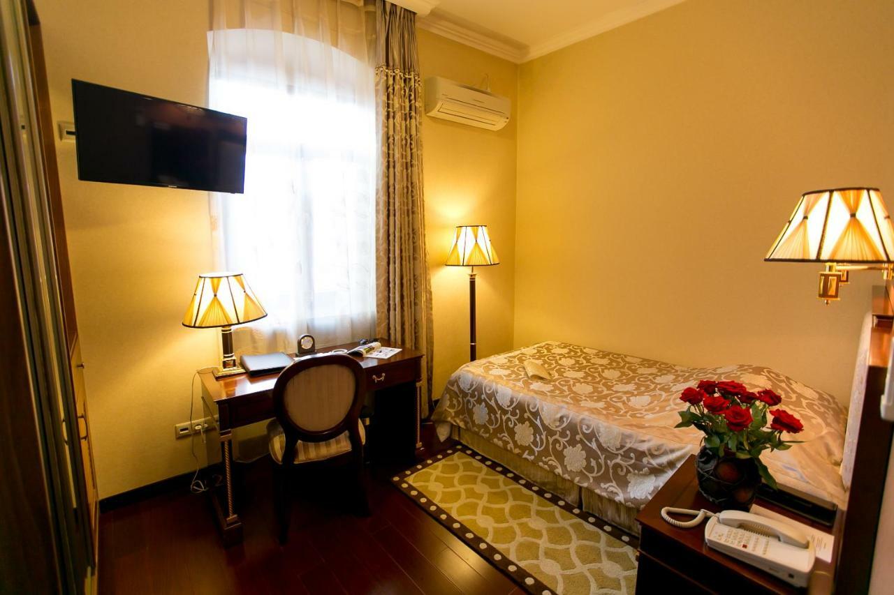 Allureinn Hotel And Spa Chernivtsi Exterior photo
