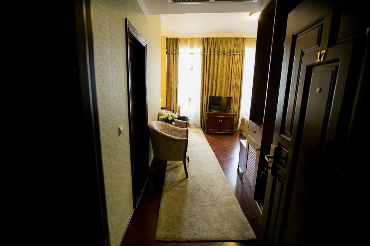 Allureinn Hotel And Spa Chernivtsi Exterior photo